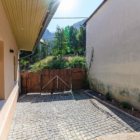 Lagom - Hot Tub Hideout Brasov Ngoại thất bức ảnh