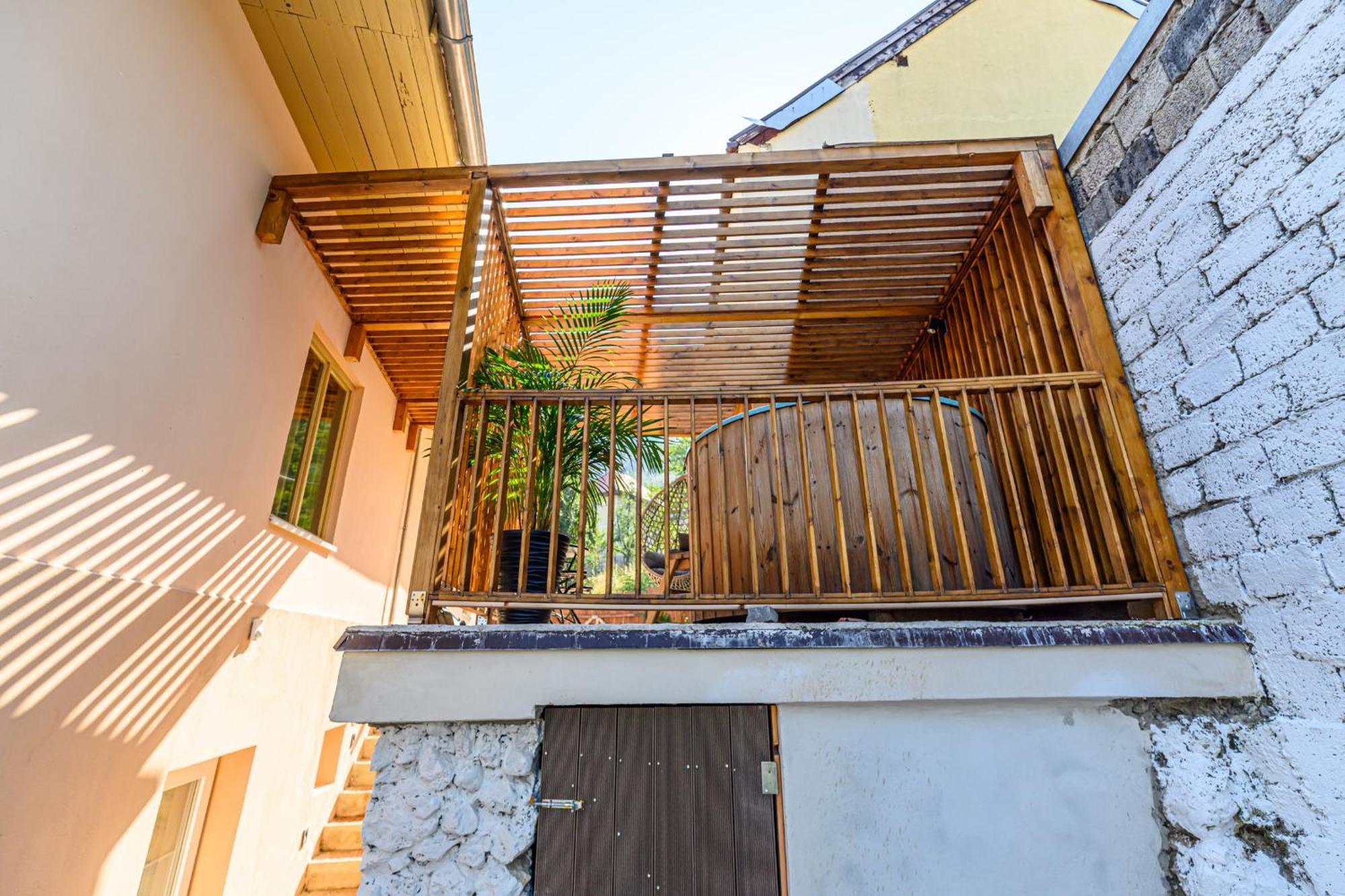 Lagom - Hot Tub Hideout Brasov Ngoại thất bức ảnh