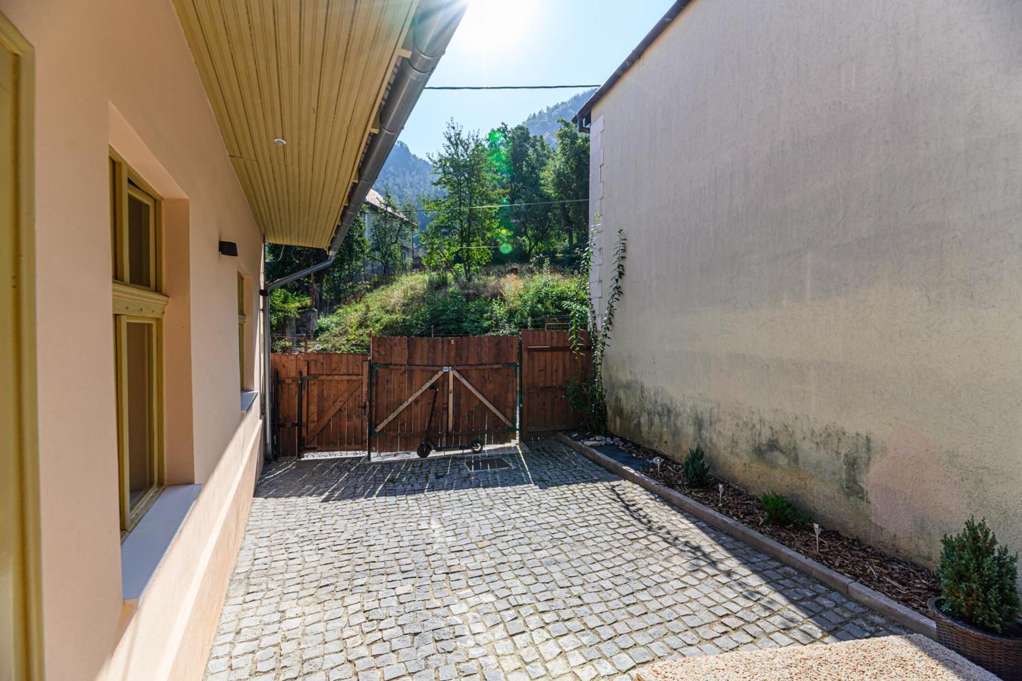Lagom - Hot Tub Hideout Brasov Ngoại thất bức ảnh