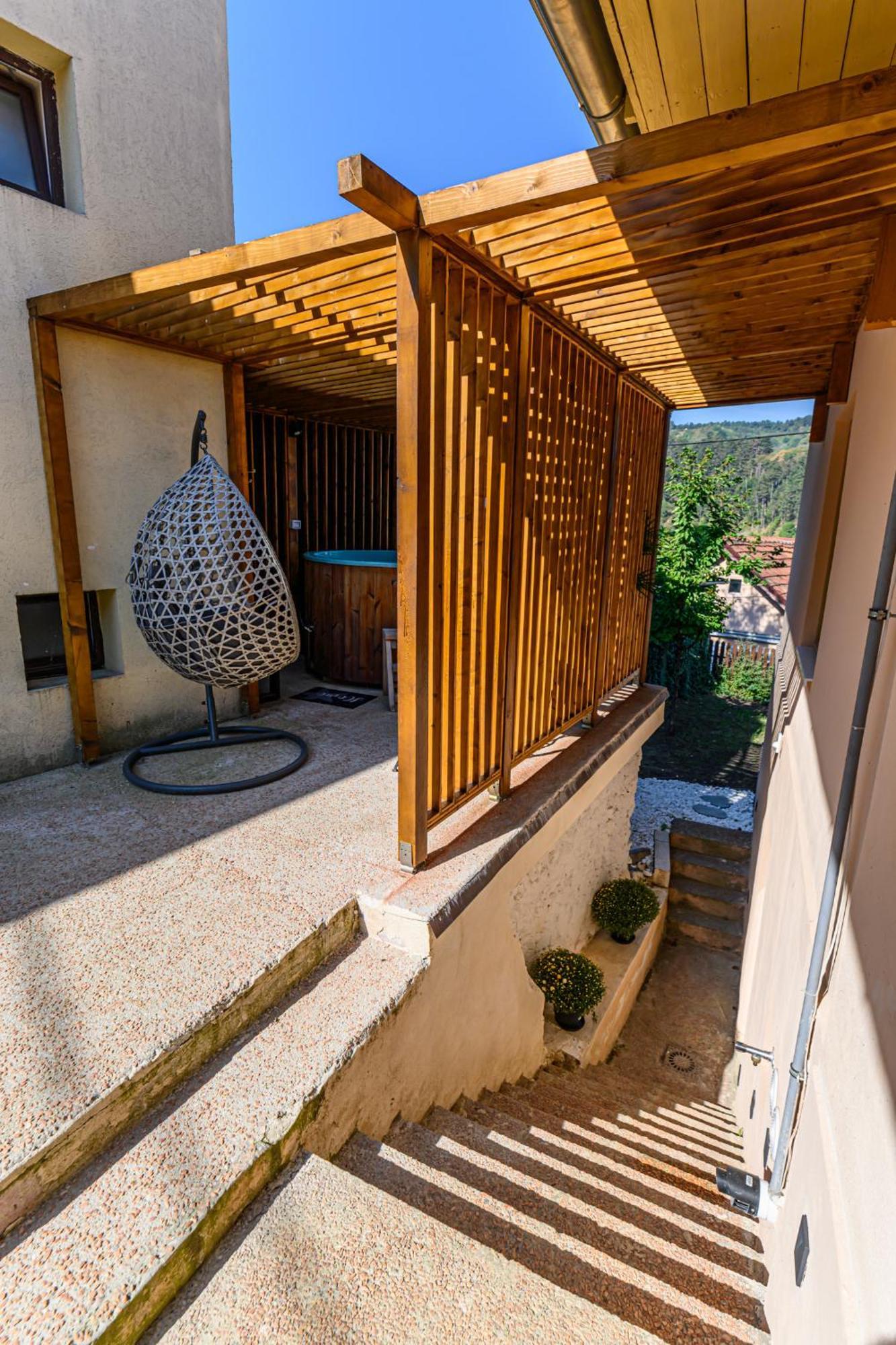Lagom - Hot Tub Hideout Brasov Ngoại thất bức ảnh