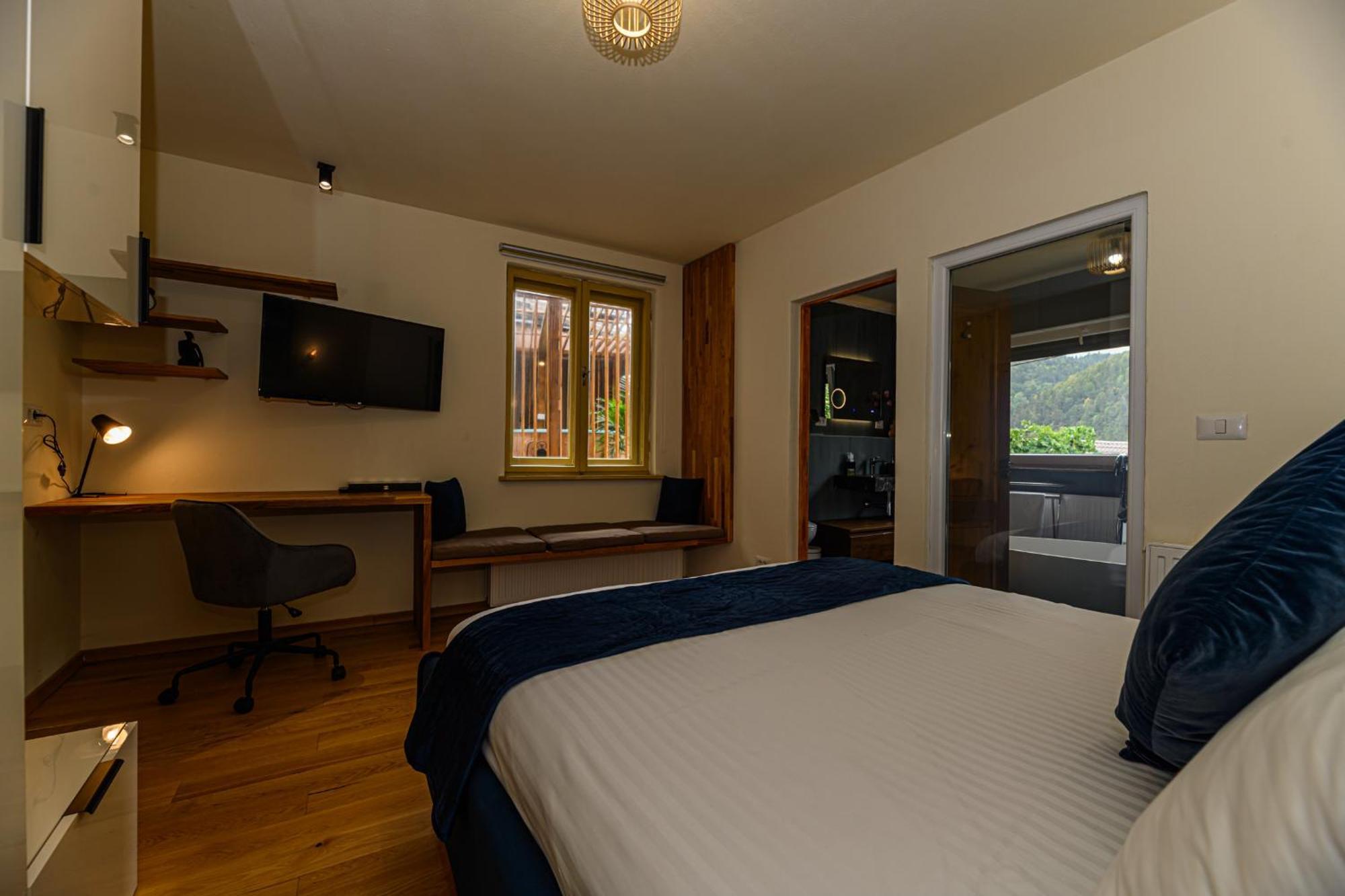 Lagom - Hot Tub Hideout Brasov Ngoại thất bức ảnh