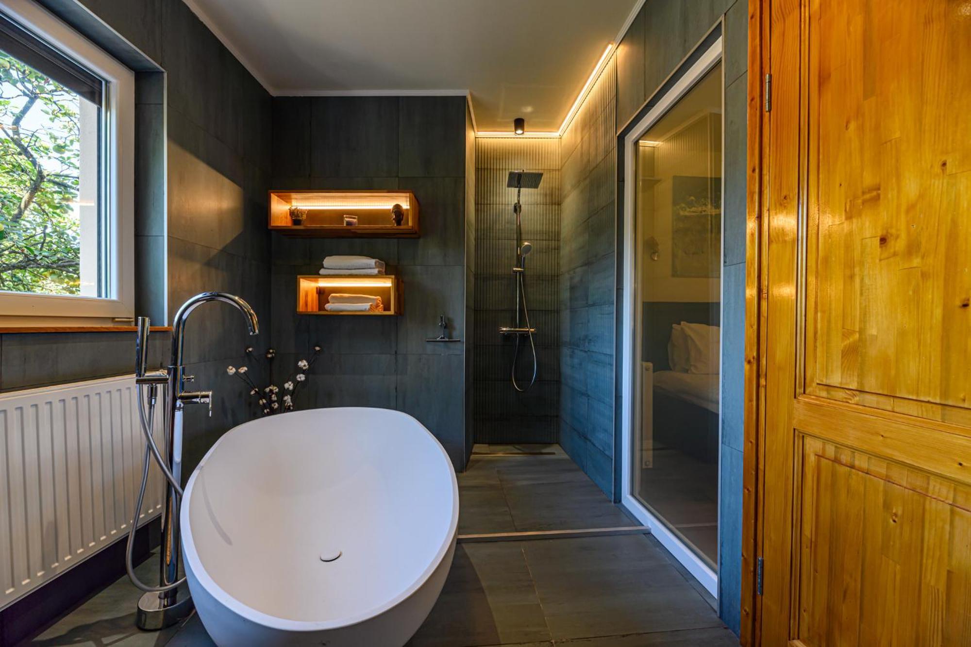 Lagom - Hot Tub Hideout Brasov Ngoại thất bức ảnh
