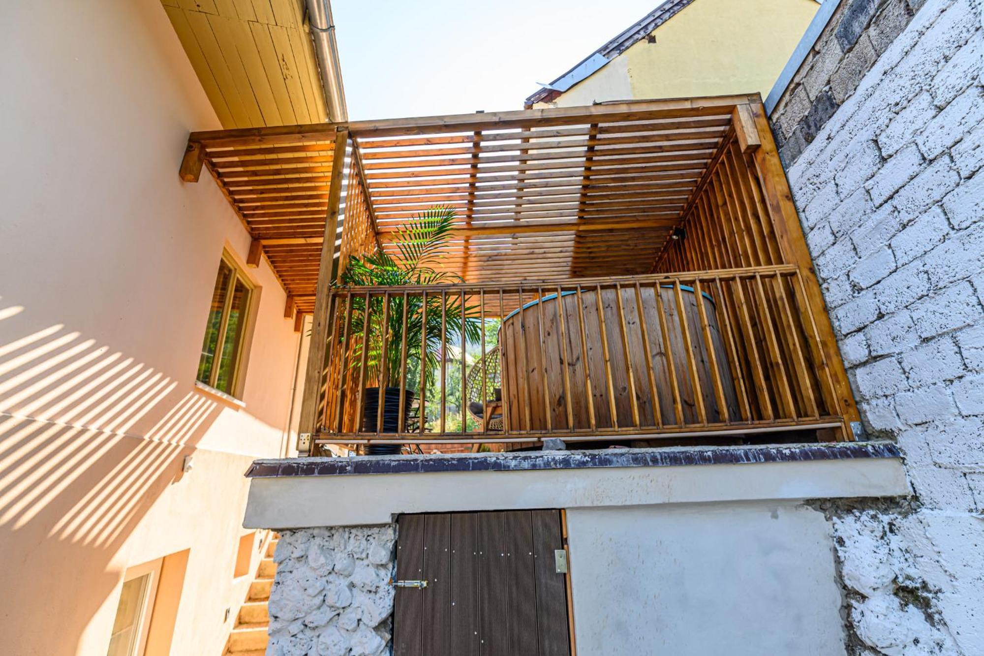Lagom - Hot Tub Hideout Brasov Ngoại thất bức ảnh
