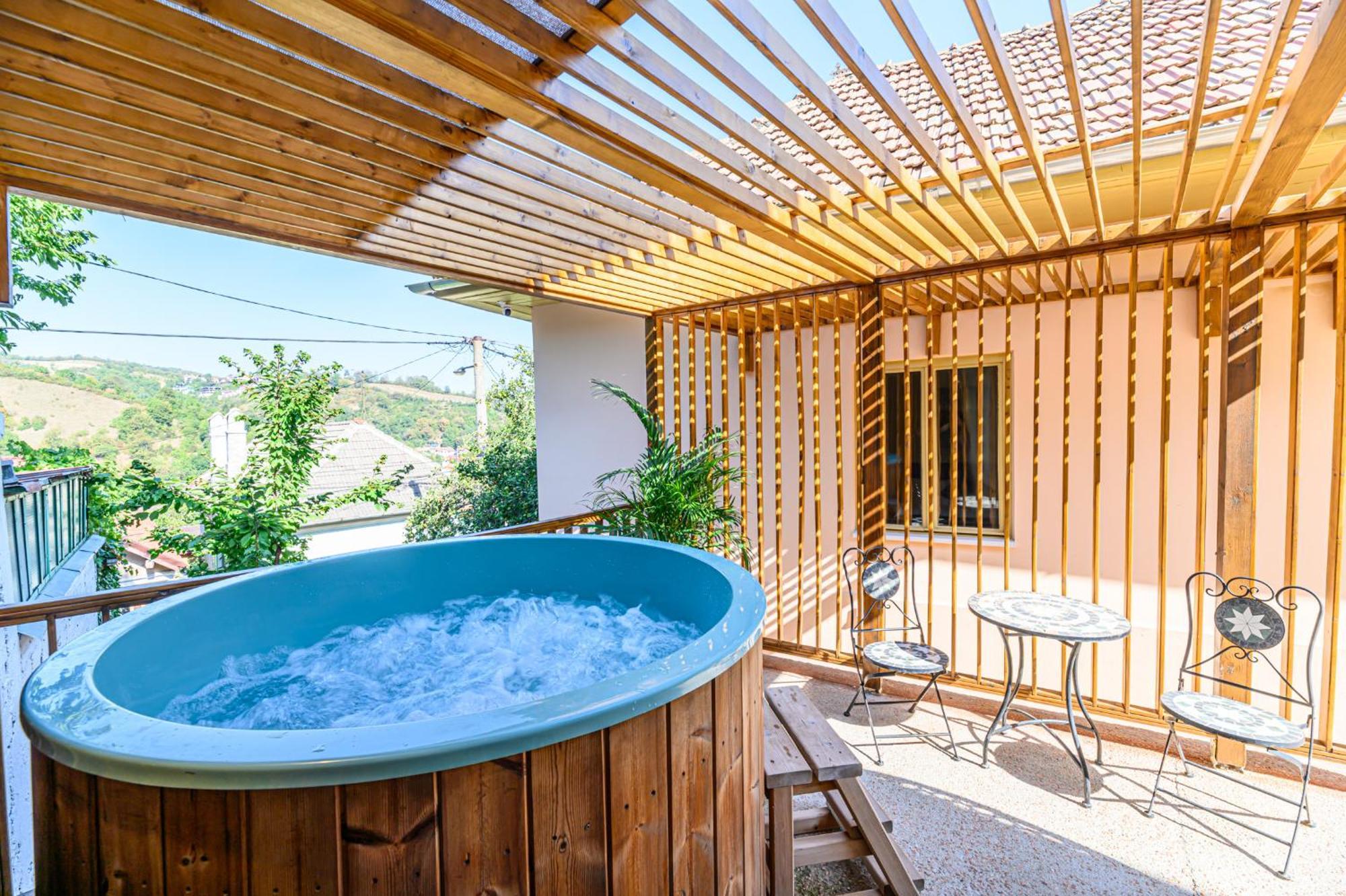 Lagom - Hot Tub Hideout Brasov Ngoại thất bức ảnh