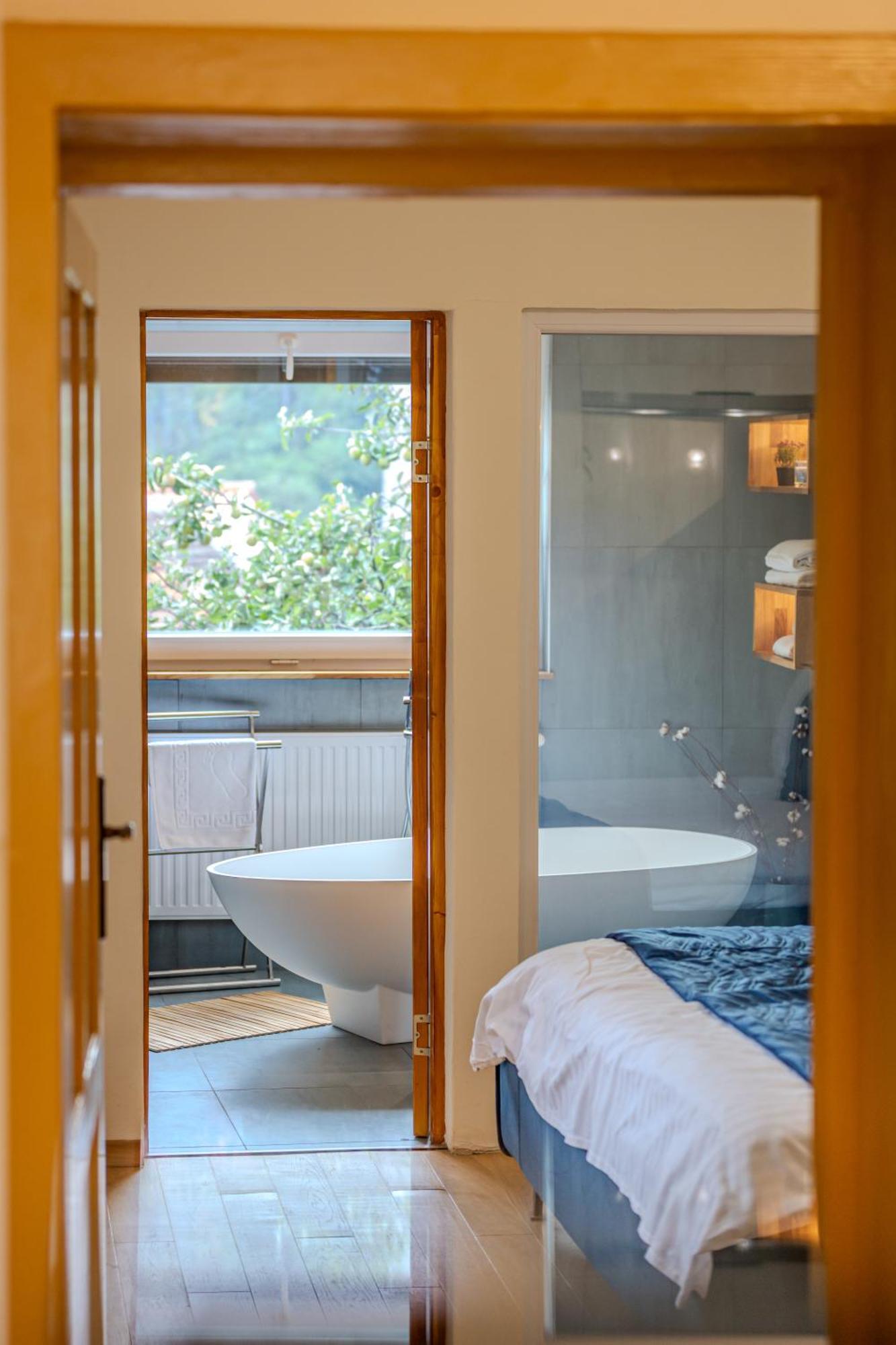 Lagom - Hot Tub Hideout Brasov Ngoại thất bức ảnh